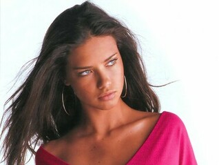 [72+] Adriana Lima Wallpapers on WallpaperSafari