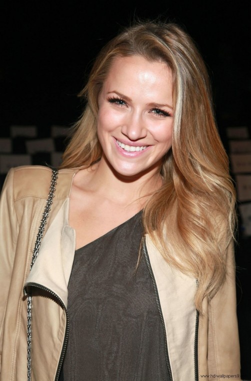 Free download Shantel VanSanten The Messenger Panel TCA Press Tour 2015