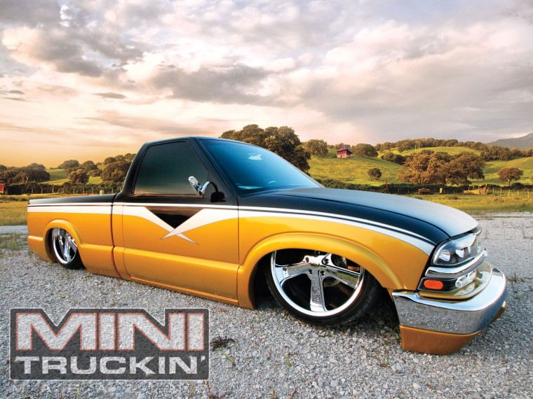 Mini Truckin Wallpaper December 2011 1999 Chevy S10 Front Angle 1600x1200.