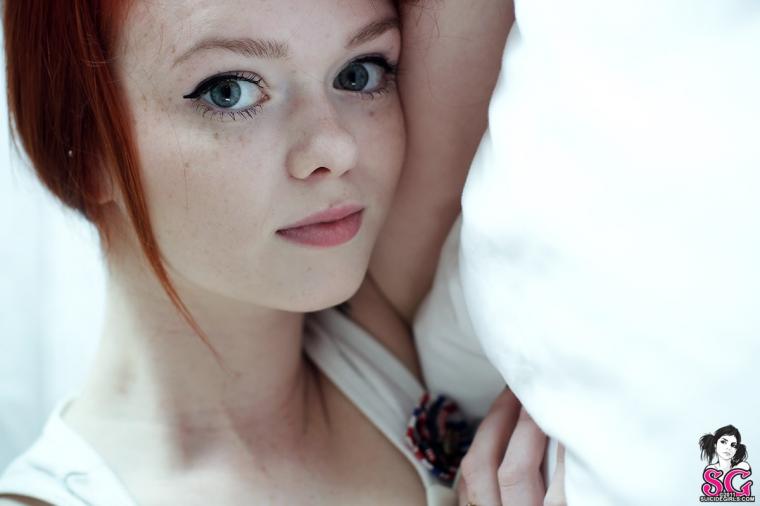 Free download face girl lass non nude playmate redheads suicide white