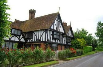 Decorate An English Tudor House