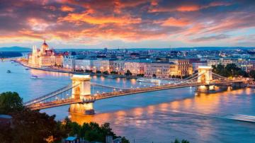 Chain Bridge Budapest Hungary Europe Danube 8k UHD