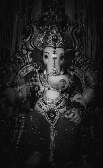 Standing Ganesh Statue iPhone Wallpaper