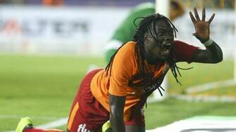 Hakan Hepcan N Bafetimbi Gomis Tweet I Olay Yaratt