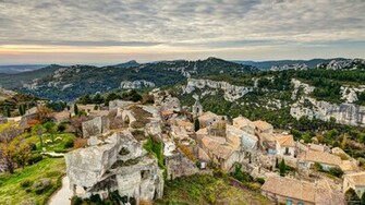 HD Les Baux De Provence Wallpaper