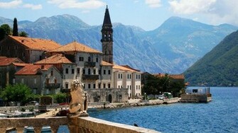 Coastal Greek Village By The Mountains HD Wallpaper