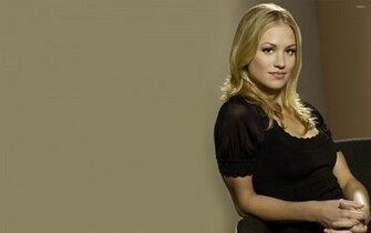 Yvonne Strahovski Wallpaper Celebrity