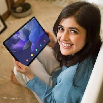 Urvi Singh HD Wallpaper Desktop Background Android