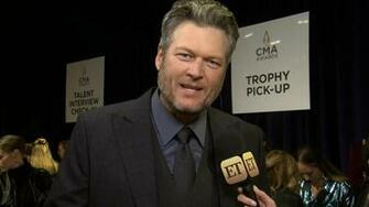Blake Shelton Jokes It S Unacceptable That Nick Jonas Is