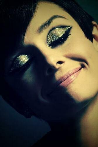 Green Girl iPhone HD Wallpaper