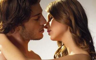 Romantic Love Couples Kissing Wallpaper