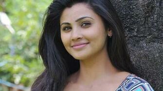 Best Daisy Shah Hot Image HD Wallpaper