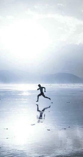 Running At Beach Dawn iPhone 5s Wallpaper
