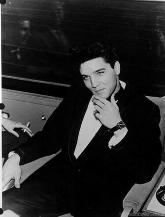 Pin Elvis Celebsm Elvispresley Presley Screensavers Wallpaper On