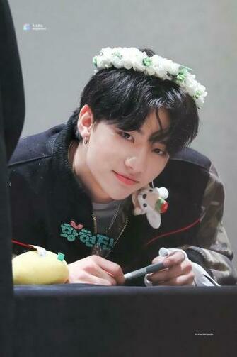 Resultado De Imagen Para Hwang Hyunjin Wallpaper Pc Random In