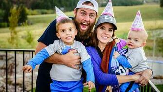 Forget Reality Tv These Vloggers Show The Real Life