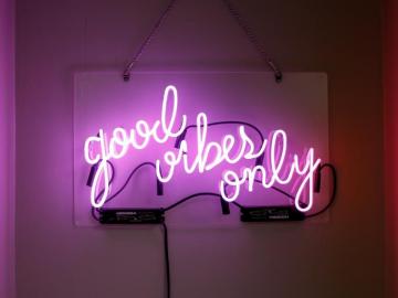 Wallpaper Neon Sign Inscription Text Light Good Vibes
