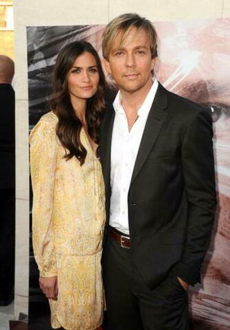 Lauren Michelle Hill And Sean Patrick Flanery Image Pictures