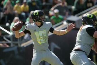 Willie Taggart S Starting Justin Herbert Quarterback
