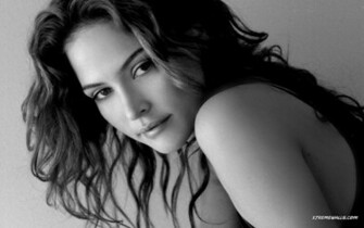 Josie Maran Wallpaper