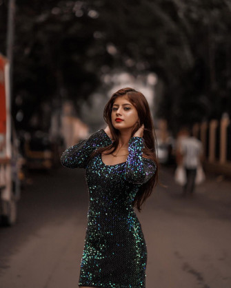 Arishfa Khan Go Wild For A While Wallpaper