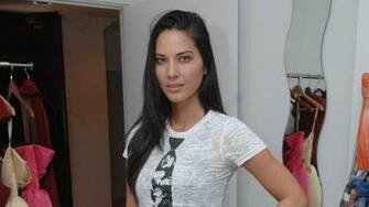 Olivia Munn High Heels Wallpaper