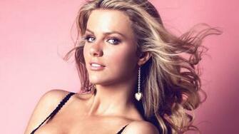Brooklyn Decker Wallpaper