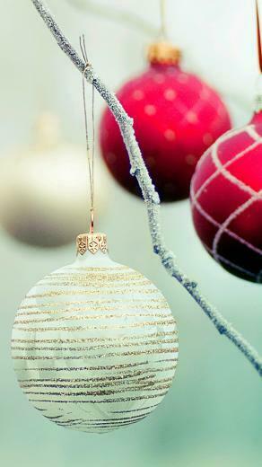 White Christmas Ball iPhone 5s Wallpaper
