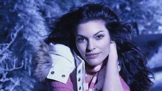 Alana De La Garza Makeup