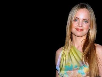 Mena Suvari Wallpaper