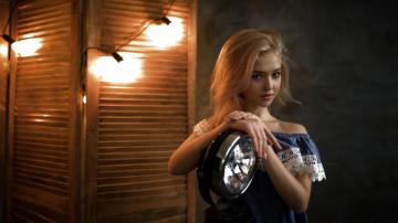 Desktop Wallpaper Blonde Short Hair Girl Model HD Image