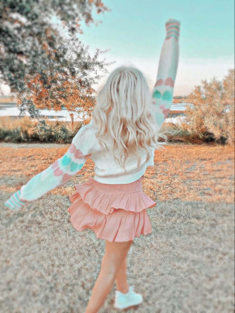 Aesthetic Girl Picture Wallpaper
