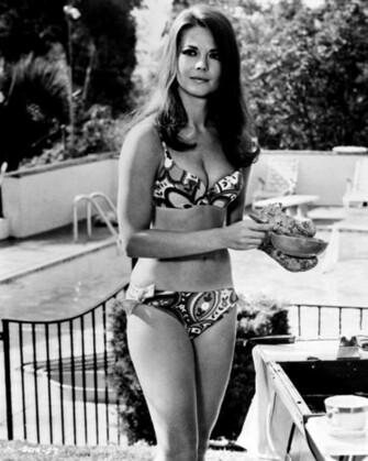 Natalie Wood Background UHD Wallpaper