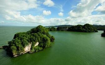 Island Green Ocean Wallpaper Stock Photos