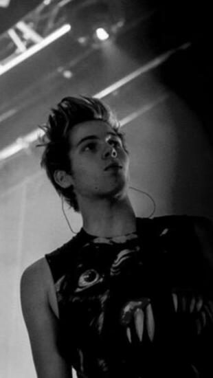 Luke Hemmings iPhone Background