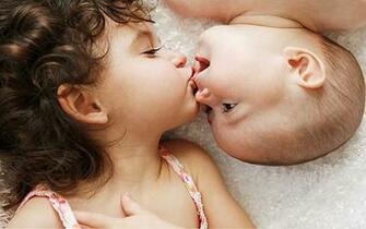 Love Kiss HD Wallpaper For Mobile Babies