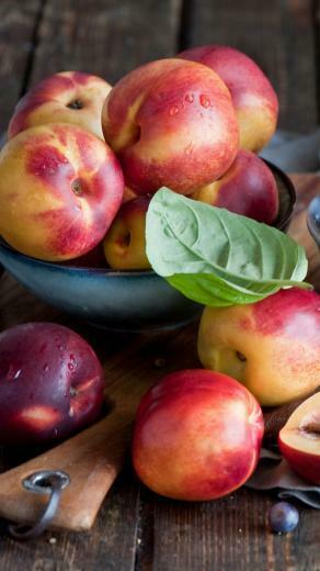 Wallpaper Nectarines Blueberries Leaves Food