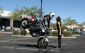HD Wallpaper Stunt Kissing