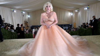 Billie Eilish Outfit At Met Gala 7znczjedw37kmepi Wallpaper