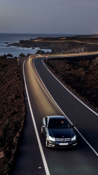 Mercedes Benz C Class Coupe iPhone 5s Wallpaper