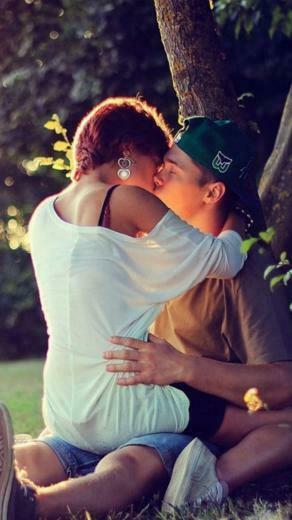 Couple Kiss Sunray Pure 4k Ultra HD Mobile Wallpaper