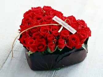 Red Roses Heart Shape Gift Wallpaper