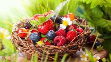 Strawberries Raspberries Blueberries Cherries Basket UHD 4k