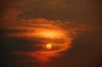 Moab Ut Smoky Sunset Desktop And Mobile Wallpaper Wallippo