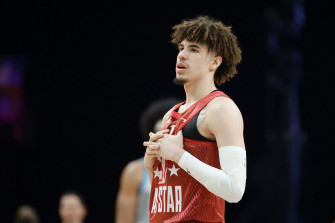 Magic Johnson Heaps Praise On Lamelo Ball They Re Building