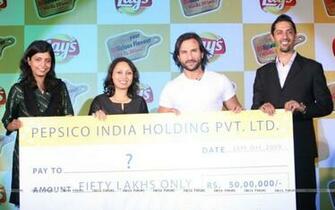 Khan Unveils Lays Chips New Campaignat Grand Hyatt Mumbai Wallpaper