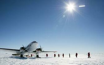 Trip Through Antarctica Wallpaper HD