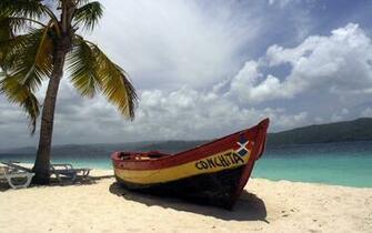 Bote En Una Playa De Puerto Rico Fondos Pantalla Gratis