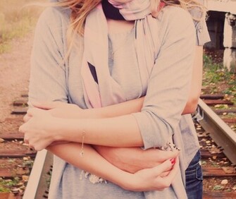 Hug Wallpaper Love Girl Moving Railway Desktop1 Jpg