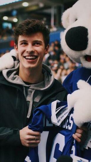 Shawn Mendes iPhone Wallpaper
